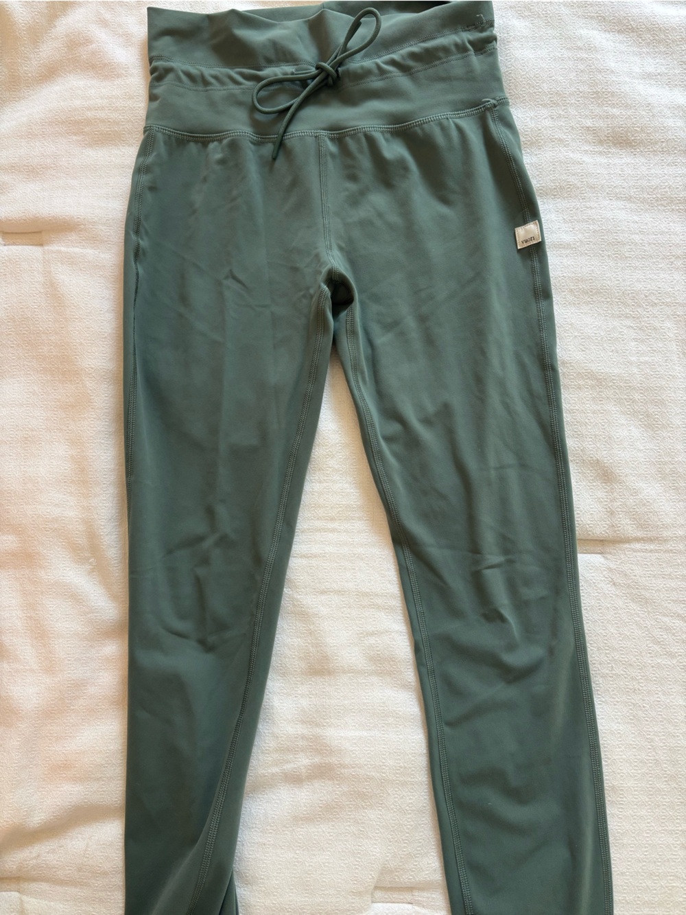 Vuori High-Waist Leggings in Forest Green with Drawstring